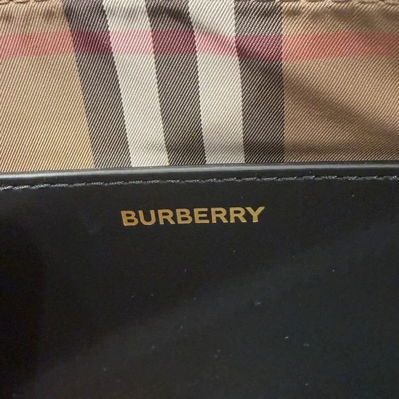 Burberry black and black logo Handbag nwt